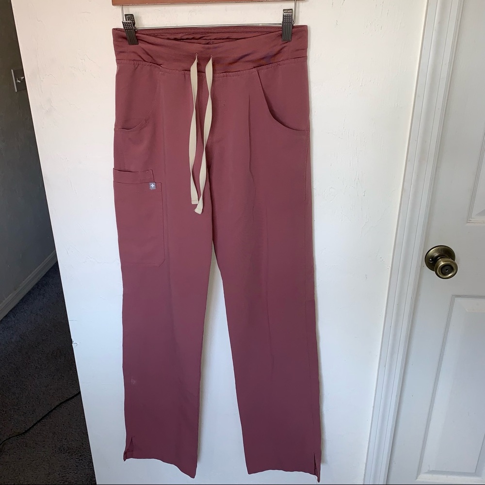 FIGS Kade Cargo Scrub Pants size XS Tall in Mauve m
